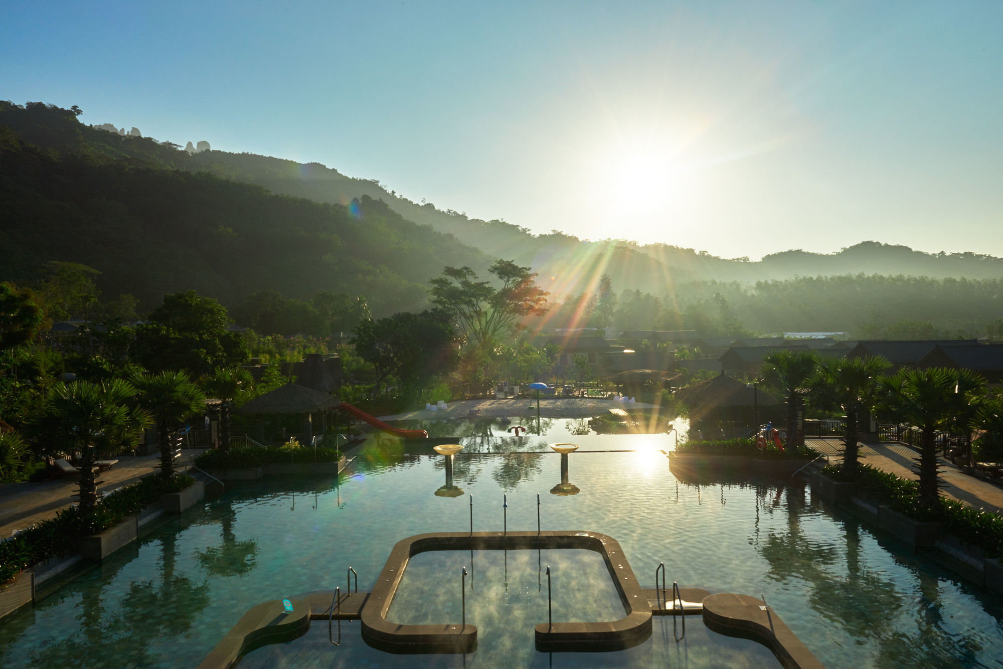 Doubletree Resort By Hilton Hotel Hainan - Qixianling Hot Spring Baoting Dış mekan fotoğraf